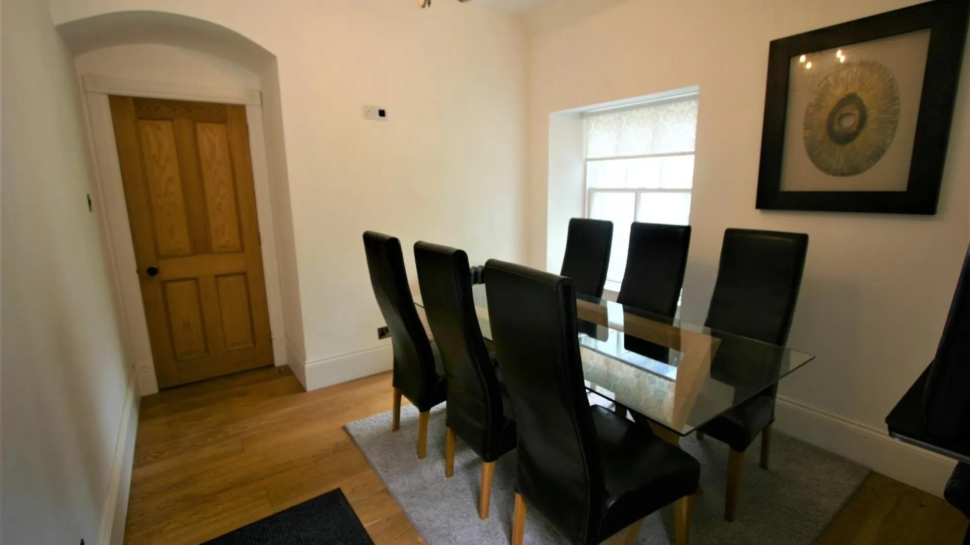Historic Baronial Lodge With Parking, Aberdeen City Centre 0*,  Birleşik Krallık