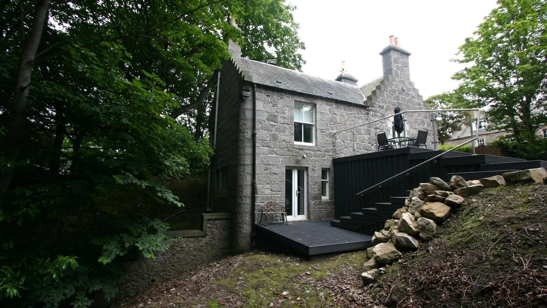 Historic Baronial Lodge With Parking, Aberdeen City Centre Villa