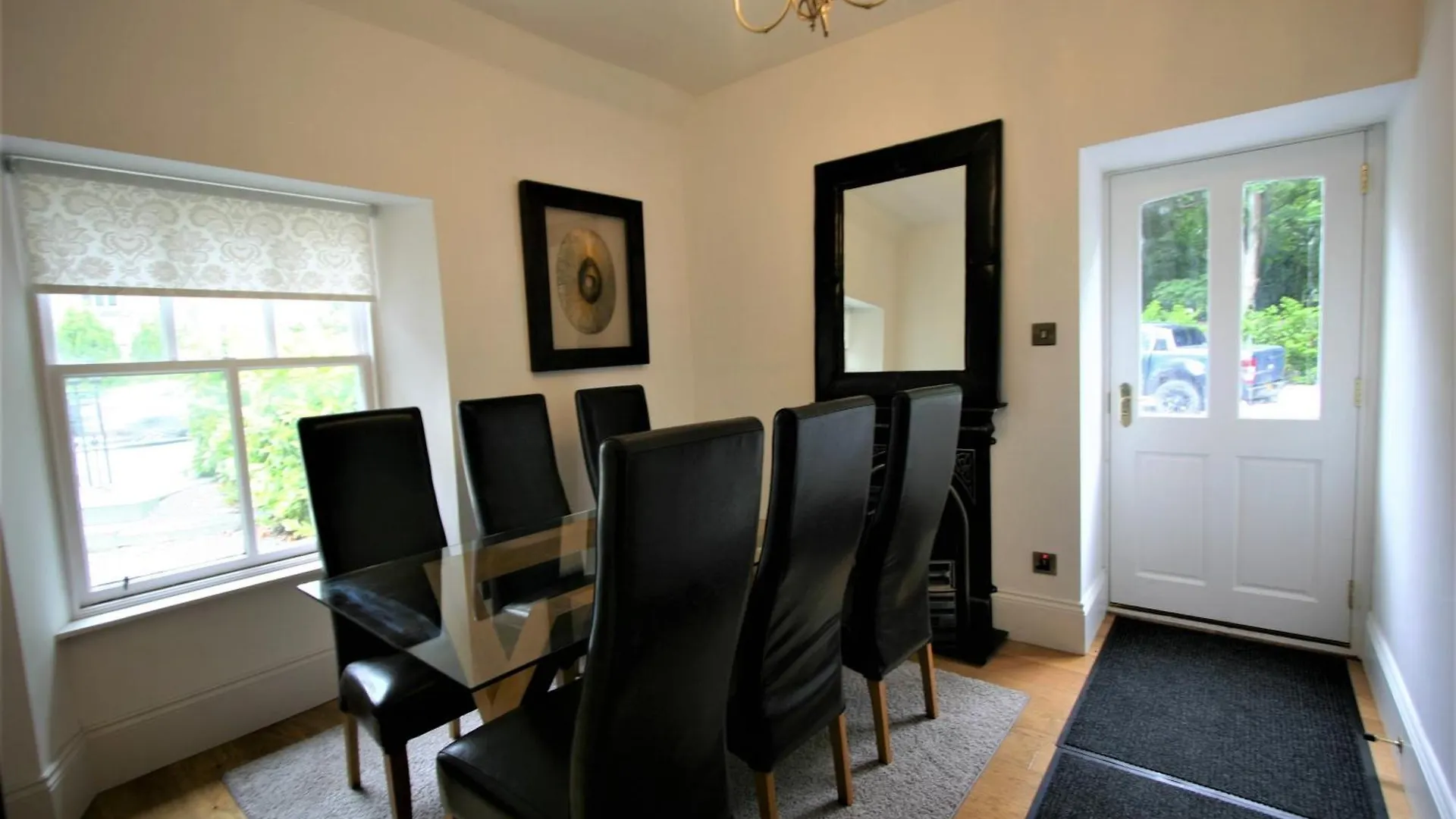 Villa Historic Baronial Lodge With Parking, Aberdeen City Centre